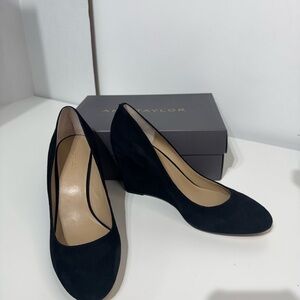 Ann Taylor Classic Black Wedge Shoes. Velvet.